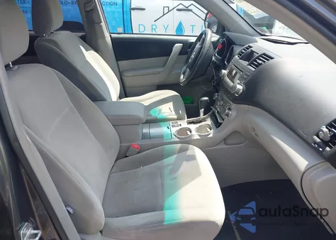 2011 Toyota Highlander Base V6 z USA, uszkodzony, nr VIN 5TDBK3EH9BS054027